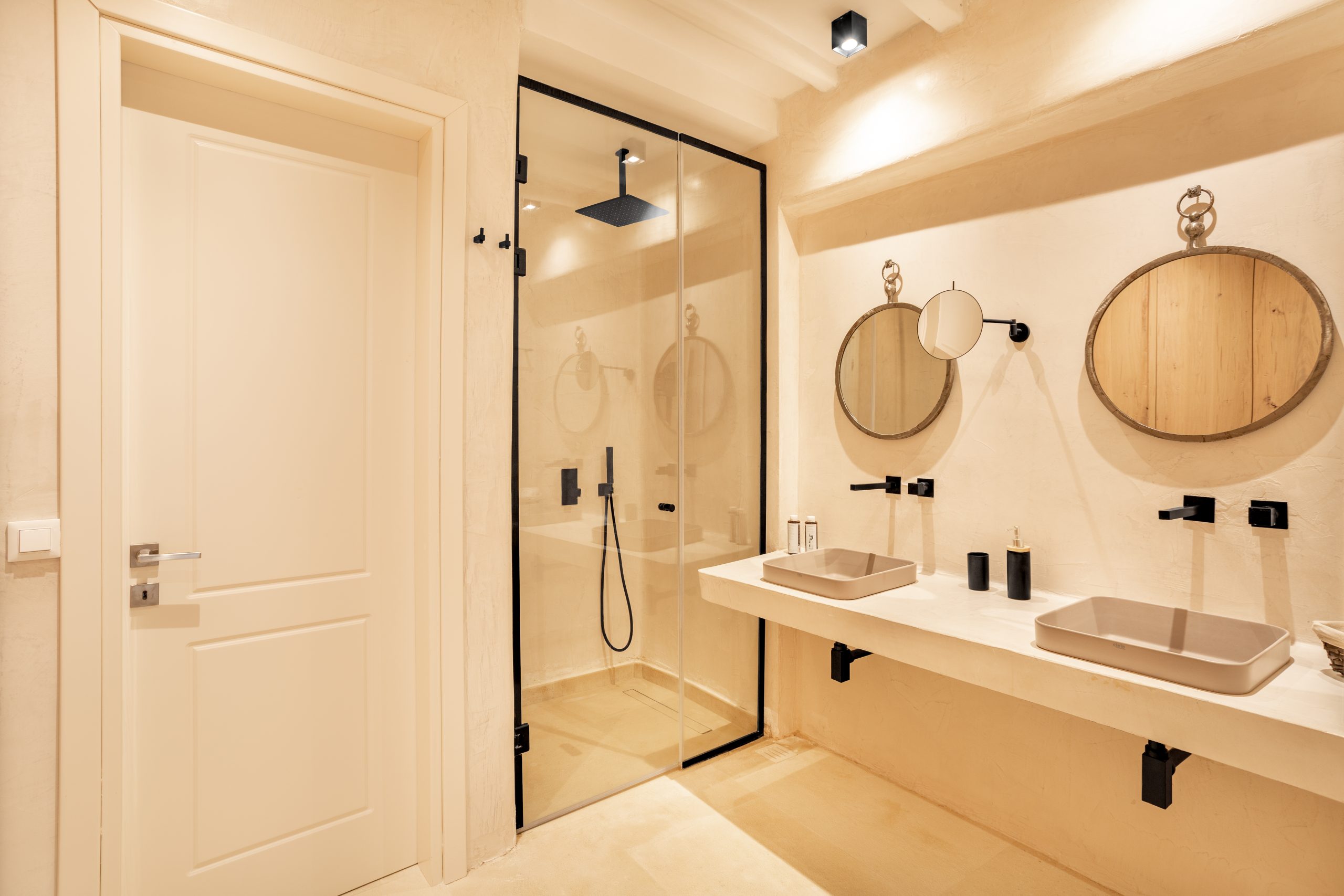 Villa Venecia - Master In Basement